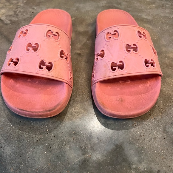 Authentic Gucci rubber slides - Picture 2 of 6
